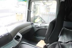 奔驰 Actros重卡 320马力 4X2 牵引车(型号1832)