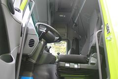 奔驰 Actros重卡 320马力 4X2 牵引车(型号1832)