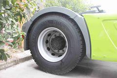 奔驰 Actros重卡 320马力 4X2 牵引车(型号1832)