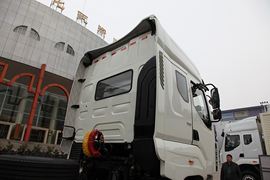 乘龙M7&nbsp;牵引车外观                                                图片