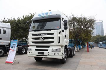 东风柳汽 乘龙M7C重卡 400马力 6X4牵引车(康明斯)(LZ4251QDCA)
