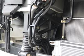 乘龙M7&nbsp;牵引车驾驶室                                               图片