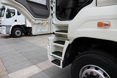 东风柳汽 乘龙M7C重卡 400马力 6X4牵引车(康明斯)(LZ4251QDCA) 东风柳汽 乘龙M7C重卡 400马力 6X4牵引车(康明斯)(LZ4251QDCA)