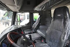 东风柳汽 乘龙M5重卡 245马力 6X2 9.6米排半厢式载货车(LZ5250XXYM5CA)