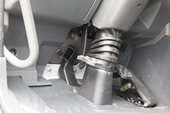 东风柳汽 乘龙M5重卡 245马力 6X2 9.6米排半厢式载货车(LZ5250XXYM5CA)