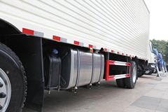 东风柳汽 乘龙M5重卡 245马力 6X2 9.6米排半厢式载货车(LZ5250XXYM5CA)