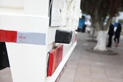东风柳汽 乘龙M5重卡 245马力 6X2 9.6米排半厢式载货车(LZ5250XXYM5CA)