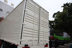 东风柳汽 乘龙M5重卡 245马力 6X2 9.6米排半厢式载货车(LZ5250XXYM5CA)