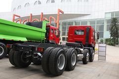 东风柳汽 乘龙 270马力 8X4自卸车底盘(LZ3310REFAT)