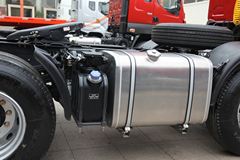 东风柳汽 乘龙M5重卡 350马力 6X2牵引车(东康发动机)(LZ4241QCAA)