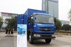 东风柳汽 乘龙M3中卡 260马力 4X2 7.7米厢式排半载货车(LZ5260XXYM3AA)