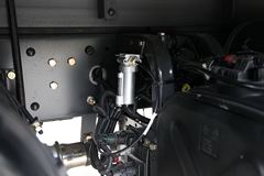 东风柳汽 乘龙M3中卡 260马力 4X2 7.7米厢式排半载货车(LZ5260XXYM3AA)