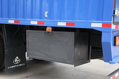 东风柳汽 乘龙M3中卡 260马力 4X2 7.7米厢式排半载货车(LZ5260XXYM3AA)