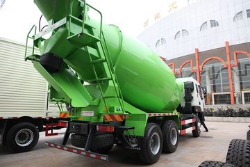 乘龙M5&nbsp;混凝土搅拌车外观                                                图片