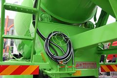 东风柳汽 霸龙 336马力 6X4 混凝土搅拌车(LZ5250GJBPDHA)