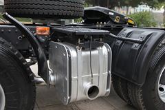 东风柳汽 龙卡重卡 310马力 6X2长头牵引车(LZ4230G2CA)
