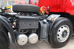 东风柳汽 龙卡重卡 310马力 6X2长头牵引车(LZ4230G2CA)
