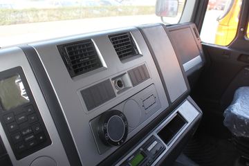 �����ؿ� ����F3000 380���� 6X4 LNGǣ����(SX4258NT384TL)ͼƬ