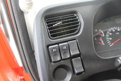 东风 多利卡XL中卡 160马力 4X2 6.7米载货车(DFA1160L15D7)