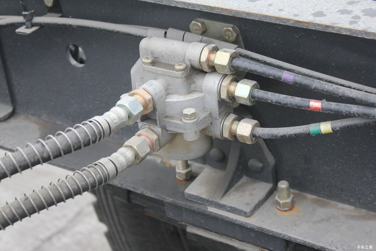 ���� ������XL�п� 160���� 4X2 6.7���ػ���(DFA1160L15D7)����                                                