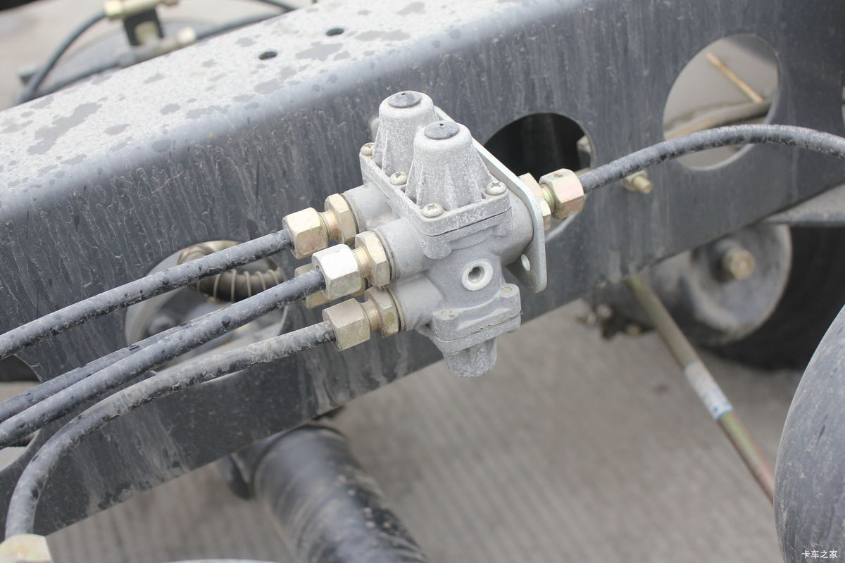 ���� ������XL�п� 160���� 4X2 6.7���ػ���(DFA1160L15D7)����                                                