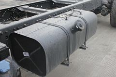东风 多利卡XL中卡 160马力 4X2 6.7米载货车(DFA1160L15D7)