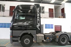 奔驰 Actros重卡 440马力 6X2牵引车(Megaspace超大驾驶室)(型号2644)
