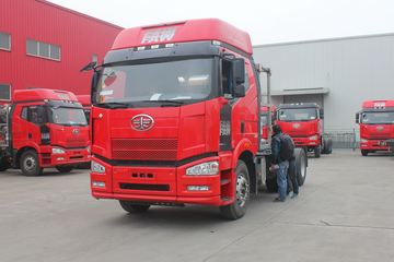一汽解放 J6P重卡 390马力 6X4 LNG牵引车(CA4250P66T1A2E22M4)