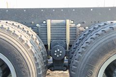 一汽解放 J6P重卡 310马力 8X4自卸车底盘(CA3310P66K2L5BT4E4)