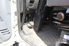 一汽解放 J6L中卡 180马力 4X2 7.7米厢式载货车(CA5160XXYP62K1L5A1E4) 一汽解放 J6L中卡 180马力 4X2 7.7米厢式载货车(CA5160XXYP62K1L5A1E4)