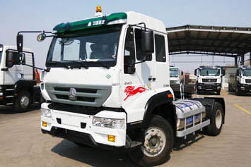 中国重汽 新黄河M5G中卡 240马力 4X2 LNG牵引车