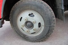 解放 J6F 130马力 4.21米单排厢式轻卡(CA1041P40K2L1E4A84)