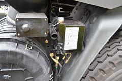东风柳汽 乘龙M5重卡 320马力 8X4 9.6米排半栏板载货车底盘(LZ1240M5FAT)
