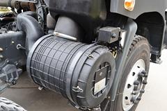 东风柳汽 乘龙M5重卡 320马力 8X4 9.6米排半栏板载货车底盘(LZ1240M5FAT)