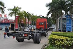 东风柳汽 乘龙M3中卡 220马力 6X2排半载货车底盘