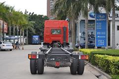 东风柳汽 乘龙M3中卡 220马力 6X2排半载货车底盘