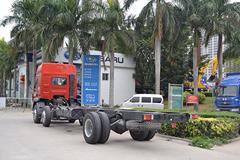 东风柳汽 乘龙M3中卡 220马力 6X2排半载货车底盘