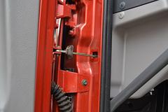 东风柳汽 乘龙M3中卡 220马力 6X2排半载货车底盘