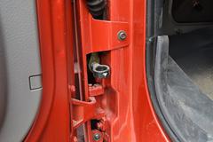 东风柳汽 乘龙M3中卡 220马力 6X2排半载货车底盘