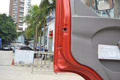 东风柳汽 乘龙M3中卡 220马力 6X2排半载货车底盘