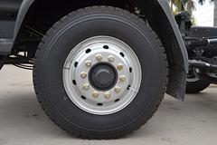 东风柳汽 乘龙M3中卡 220马力 6X2排半载货车底盘