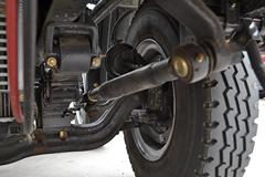 东风柳汽 乘龙M3中卡 220马力 6X2排半载货车底盘