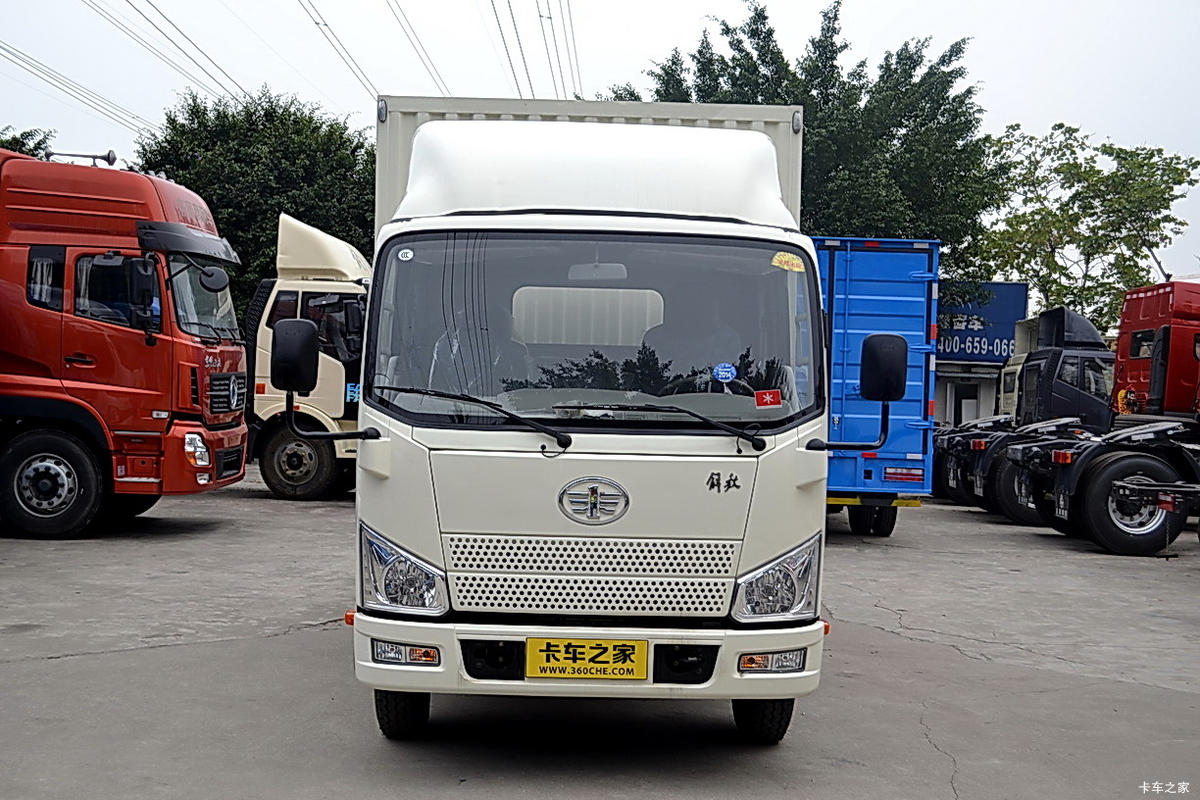 解放 J6F 130马力 3.8米排半厢式轻卡
