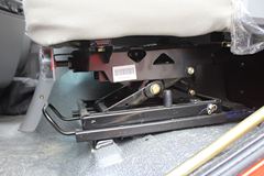 东风商用车 天锦中卡 210马力 6X2 8.6米排半载货车(底盘)(DFL1160B5) 东风商用车 天锦中卡 210马力 6X2 8.6米排半载货车(底盘)(DFL1160B5)