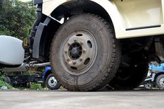 解放 J6L中卡 180马力 4X2 排半载货车(底盘)(CA5160XXYP62K1L5E)