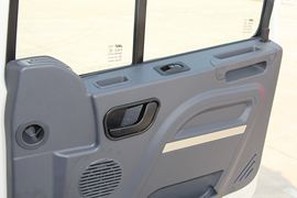 格尔发K3&nbsp;混凝土搅拌车驾驶室                                               图片