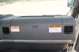 格尔发K3&nbsp;混凝土搅拌车驾驶室                                               图片