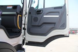 格尔发K3&nbsp;混凝土搅拌车驾驶室                                               图片