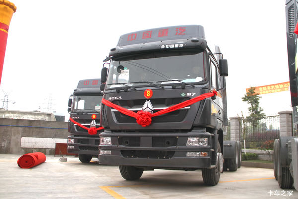 中国重汽 HOKA H7重卡 380马力 6X4 LNG牵引车(ZZ4253N3841E1L)