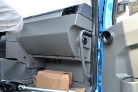 新悍威J5M&nbsp;牵引车驾驶室                                               图片